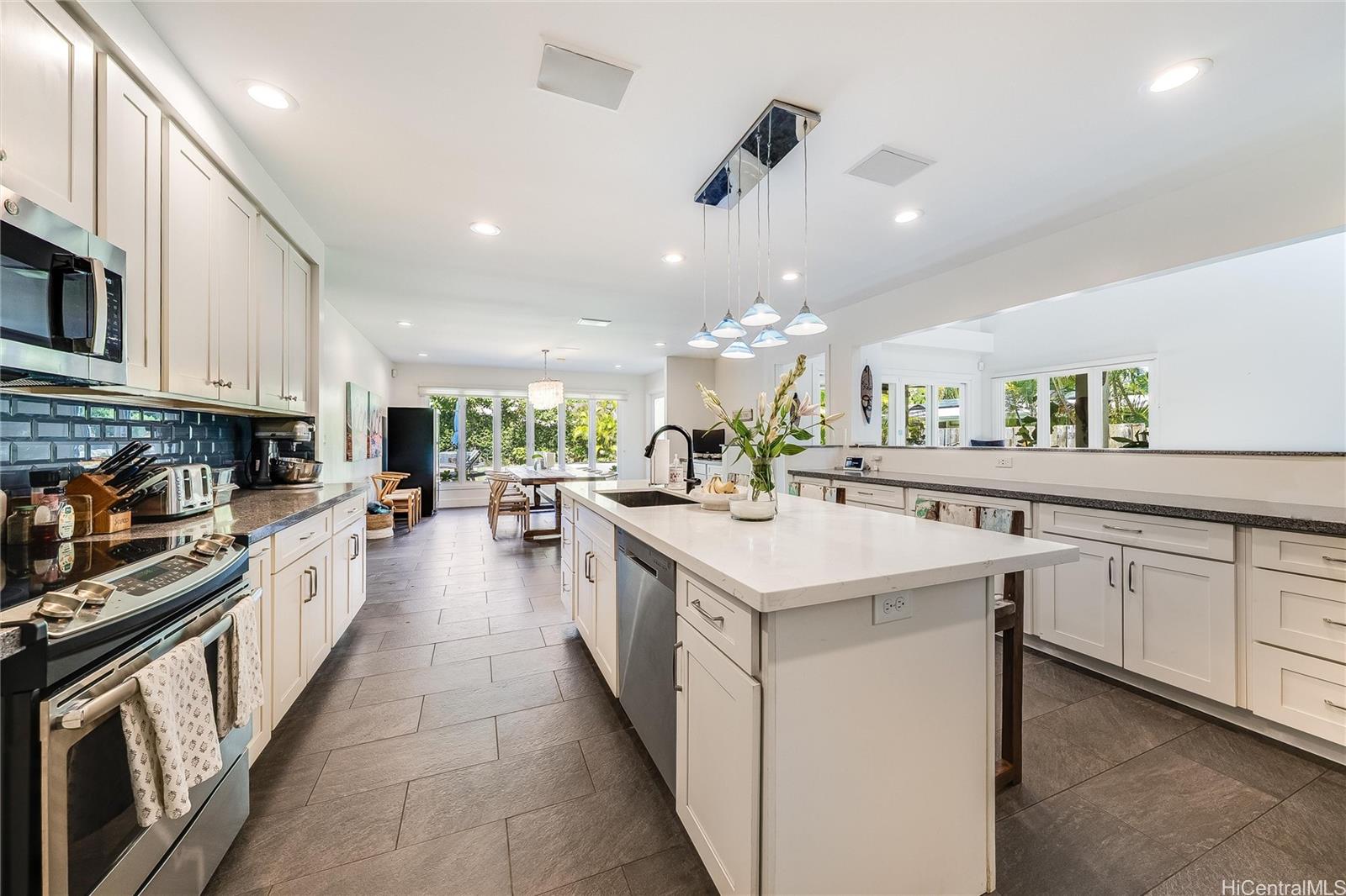 1319  Mokulua Drive Lanikai, Kailua home - photo 10 of 25