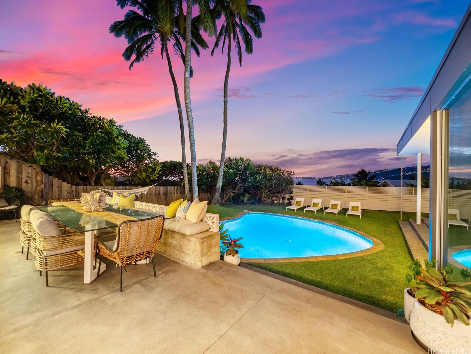 132  Poipu Drive Koko Kai, Hawaii Kai home - photo 3 of 25