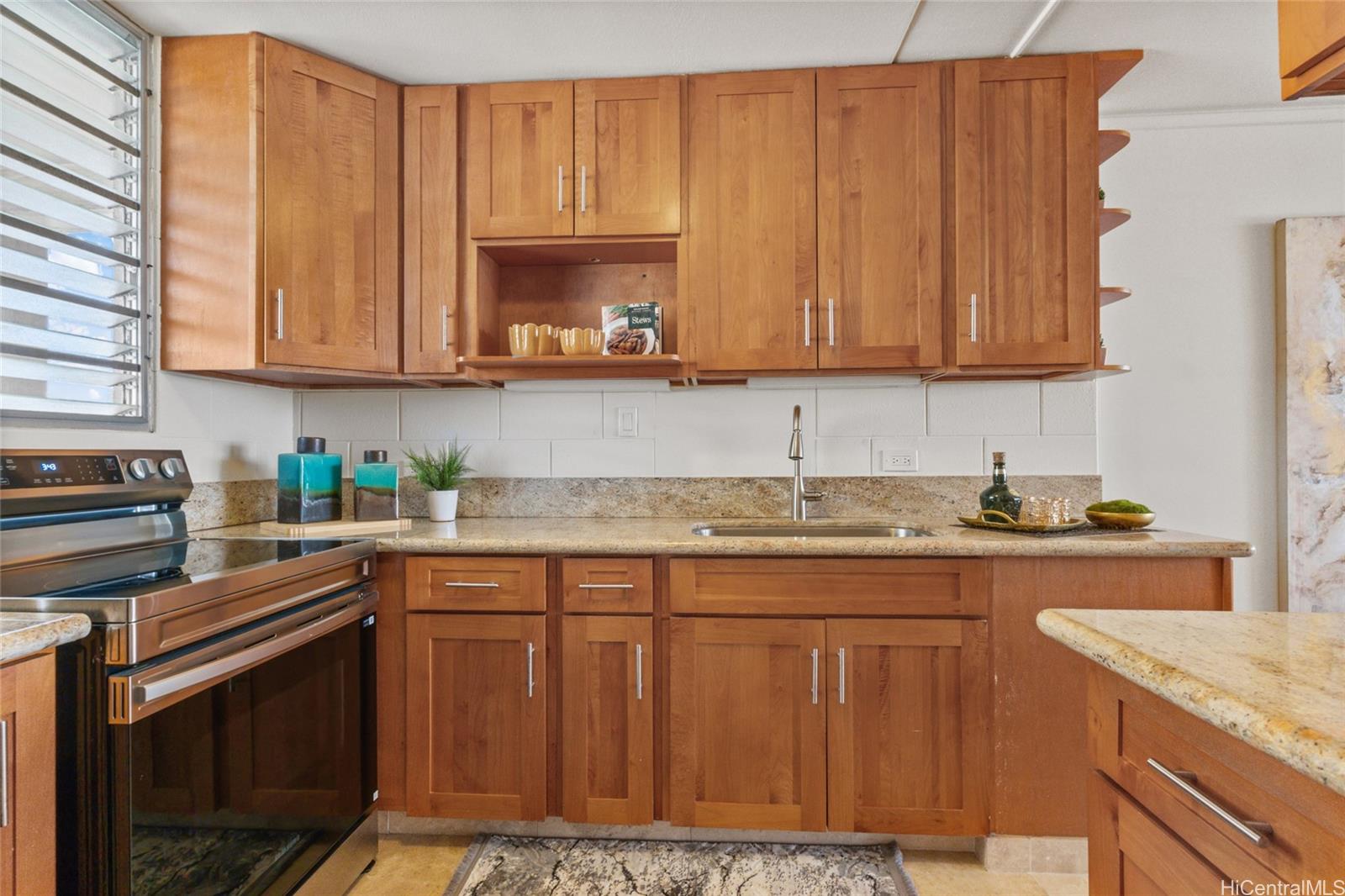 Alexander Arms condo # 901, Honolulu, Hawaii - photo 4 of 18