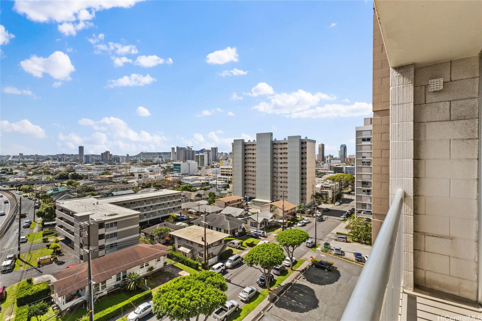 Alexander Arms condo # 901, Honolulu, Hawaii - photo 7 of 18