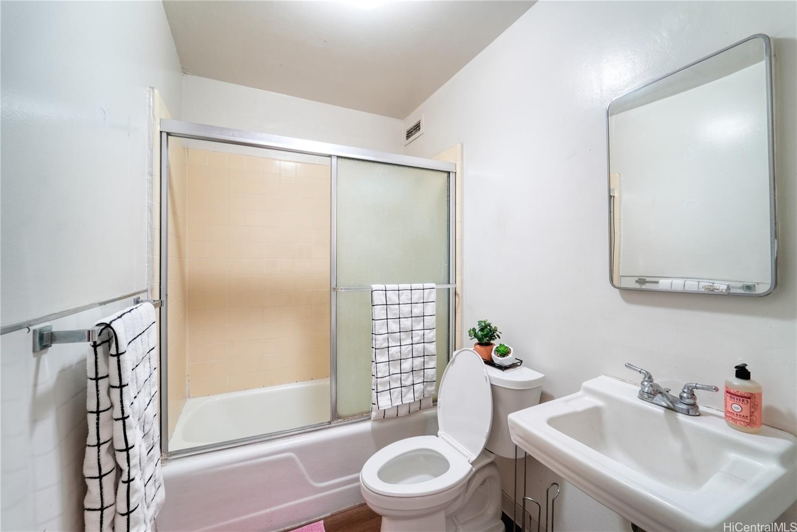 Maile Terrace condo # A301, Honolulu, Hawaii - photo 6 of 11