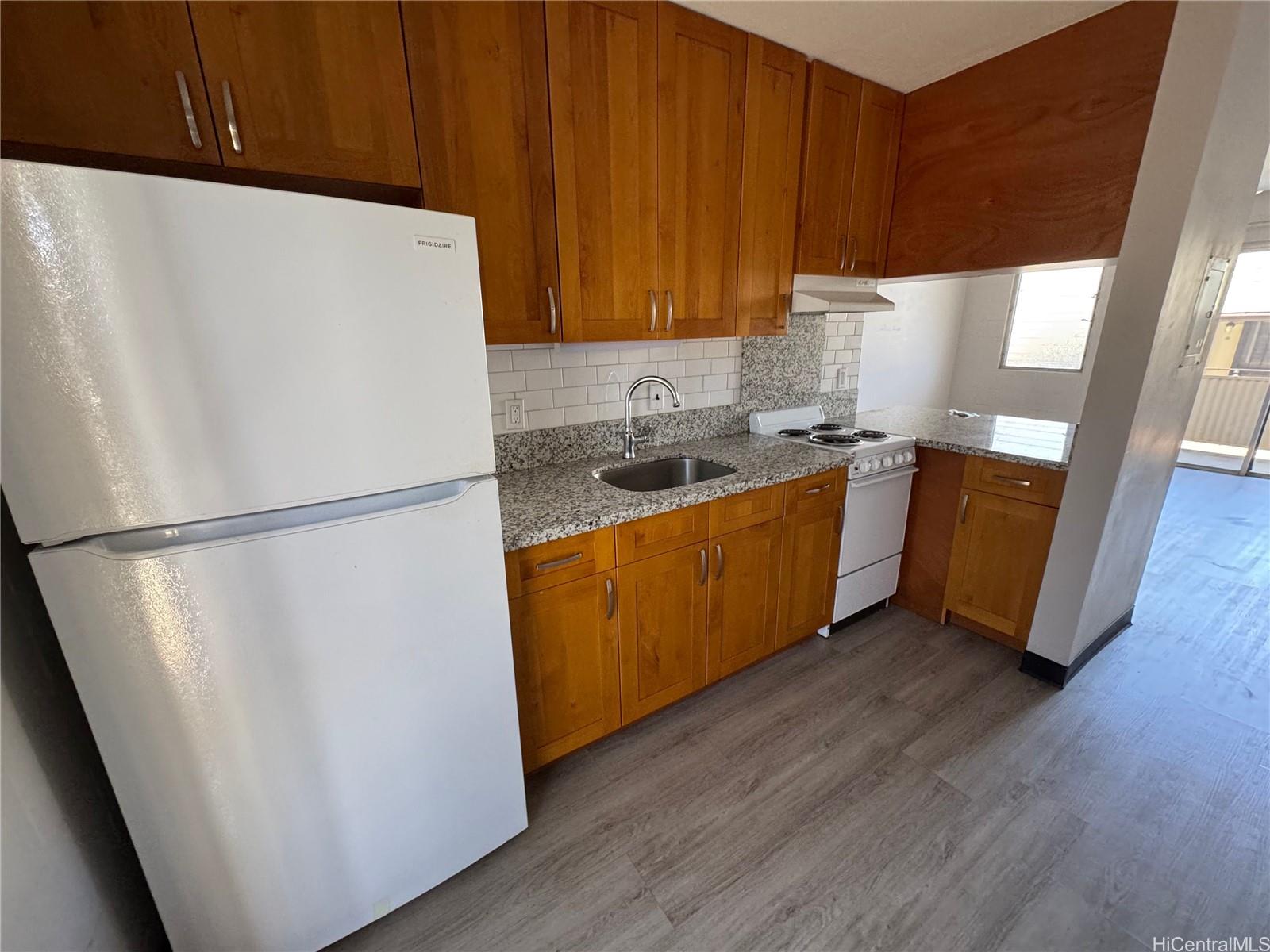 1323 Matlock Ave Honolulu - Multi-family - photo 3 of 7