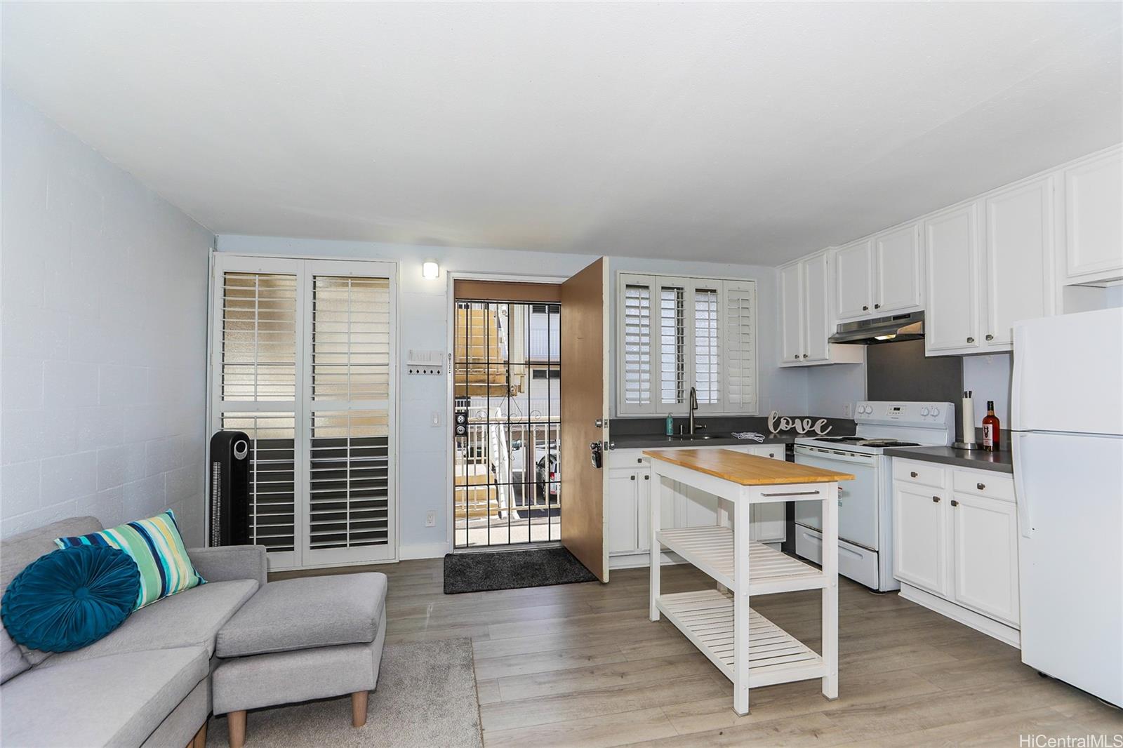 Kapalama Gardens condo # D206, Honolulu, Hawaii - photo 2 of 24