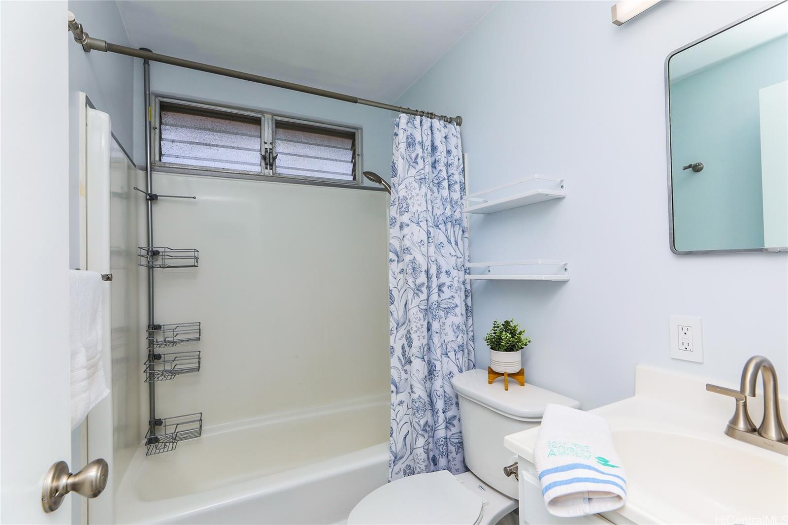 Kapalama Gardens condo # D206, Honolulu, Hawaii - photo 13 of 24