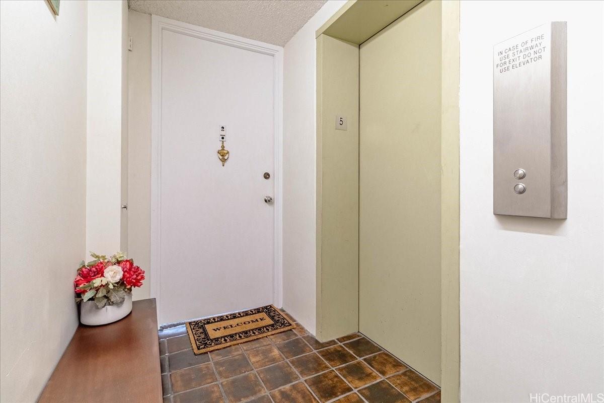 Wilder Tower condo # 5, Honolulu, Hawaii - photo 2 of 25