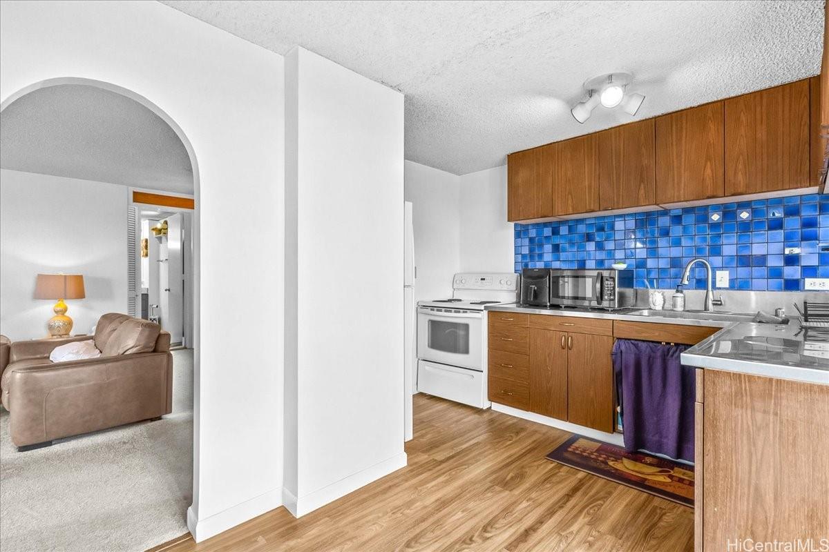 Wilder Tower condo # 5, Honolulu, Hawaii - photo 4 of 25