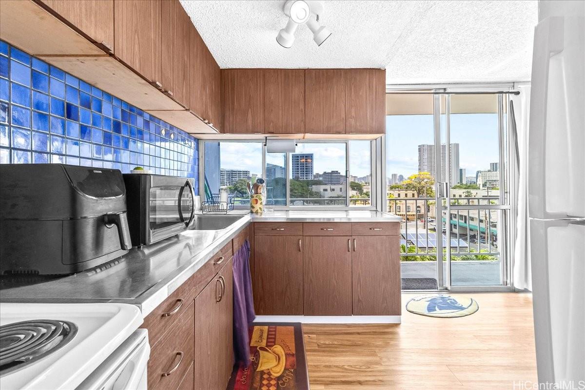 Wilder Tower condo # 5, Honolulu, Hawaii - photo 5 of 25