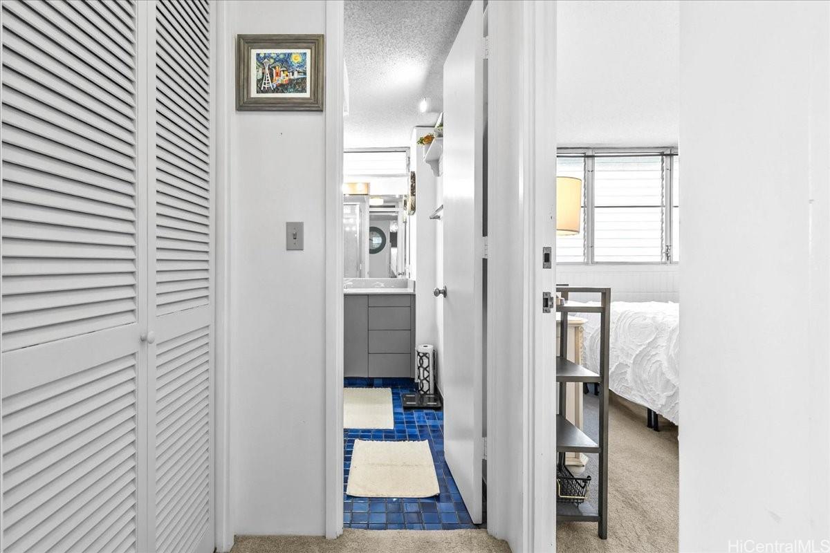 Wilder Tower condo # 5 Makai, Honolulu, Hawaii - photo 15 of 22