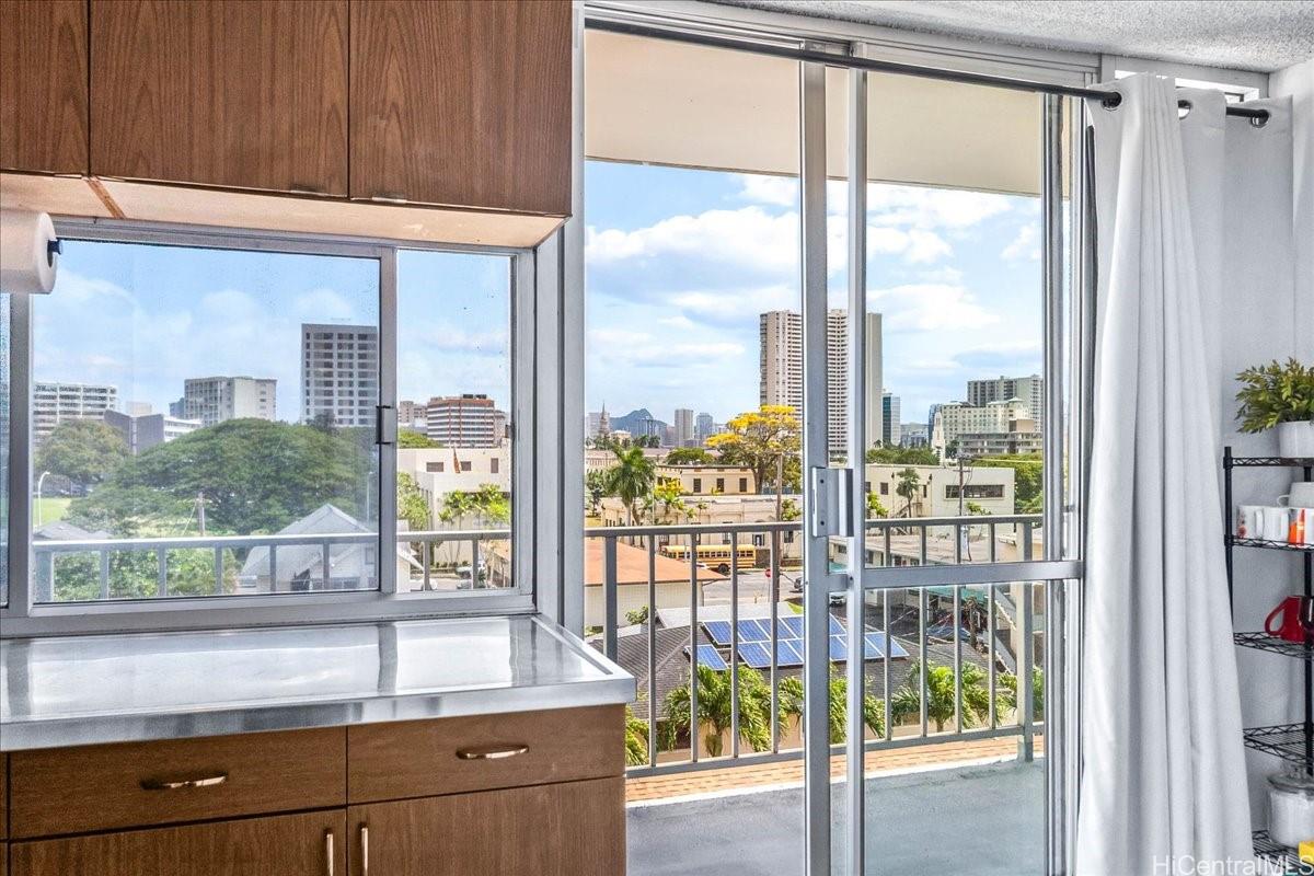 Wilder Tower condo # 5 Makai, Honolulu, Hawaii - photo 6 of 22