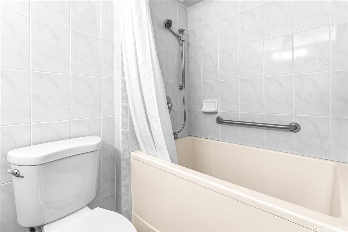 Wilder Tower condo # 5 Makai, Honolulu, Hawaii - photo 11 of 21