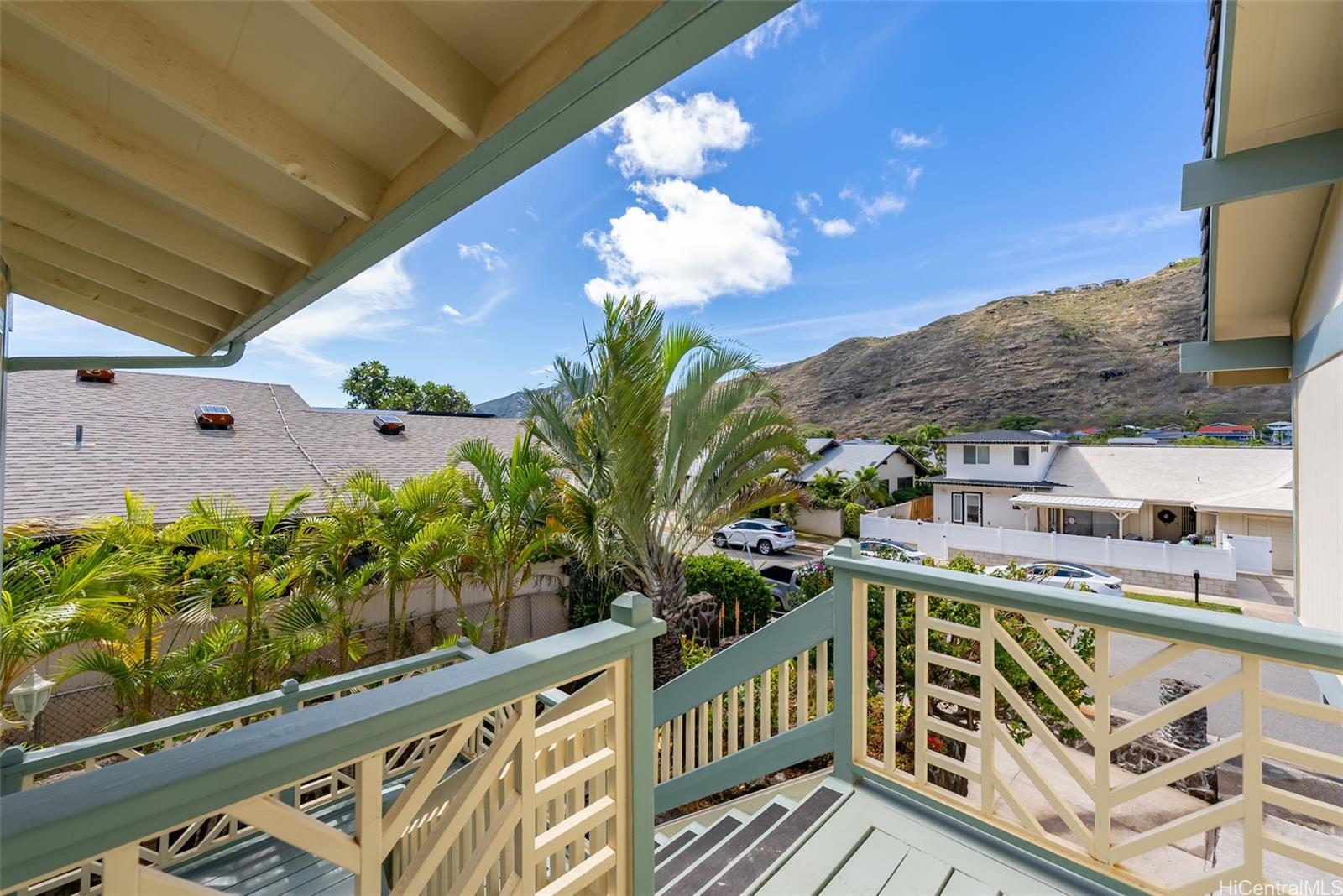 1327  Kaeleku Street Kalama Valley, Hawaii Kai home - photo 2 of 25