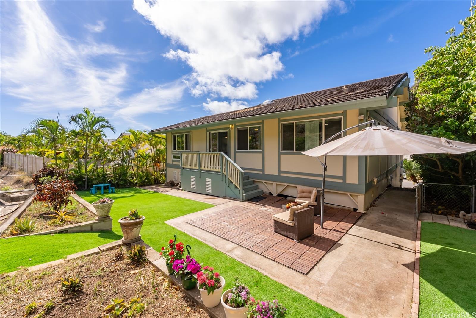 1327  Kaeleku Street Kalama Valley, Hawaii Kai home - photo 19 of 25