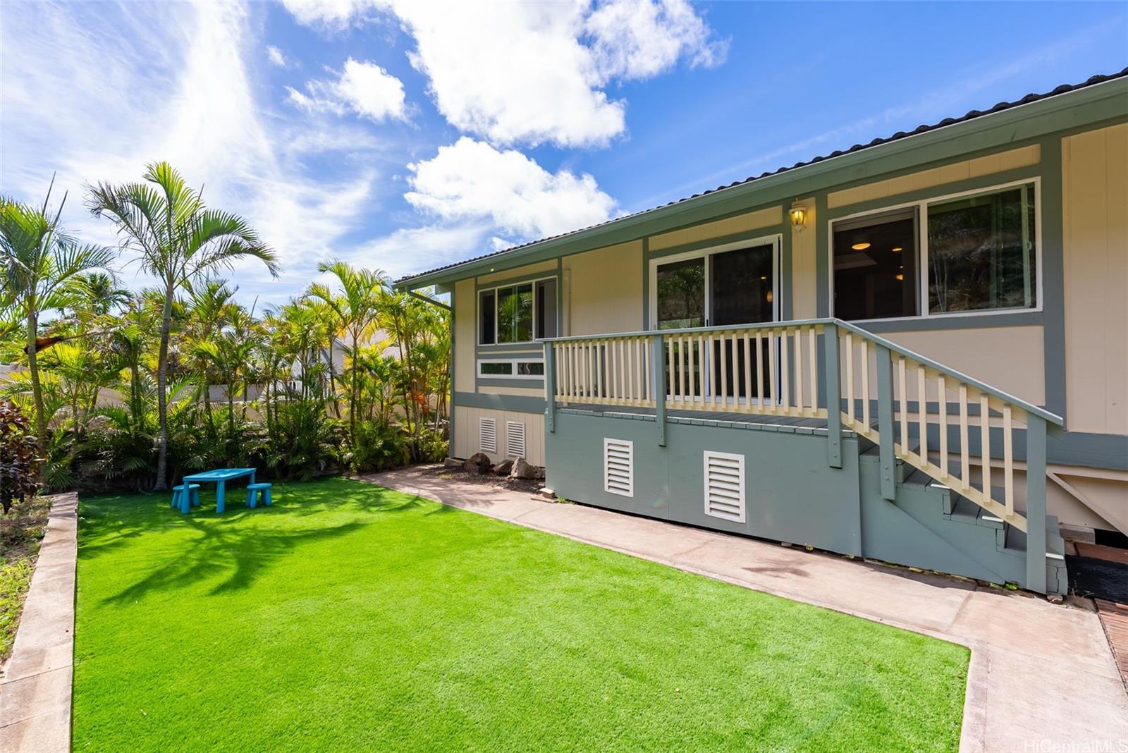 1327  Kaeleku Street Kalama Valley, Hawaii Kai home - photo 20 of 25