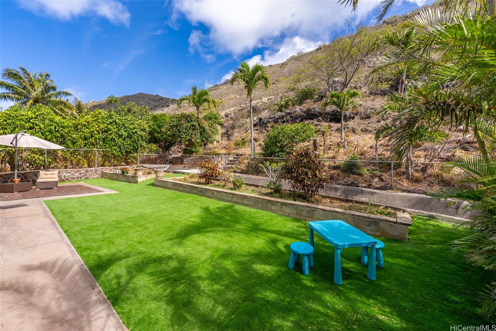 1327  Kaeleku Street Kalama Valley, Hawaii Kai home - photo 21 of 25