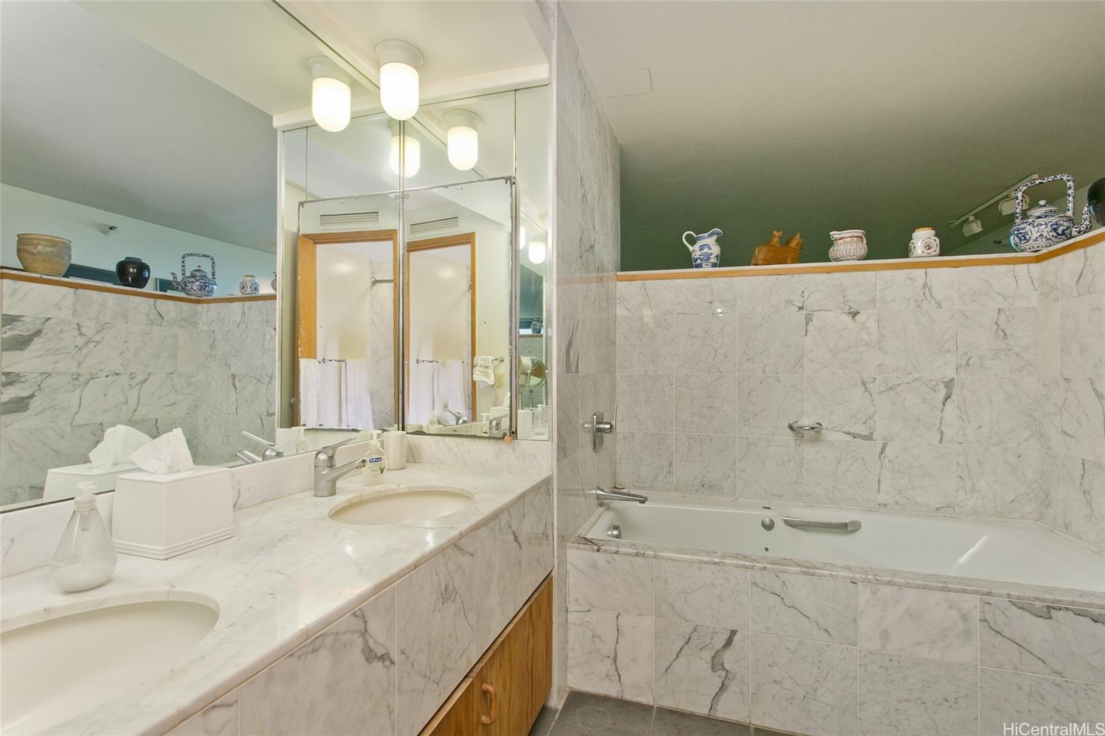Nauru Tower condo # 1003, Honolulu, Hawaii - photo 11 of 17