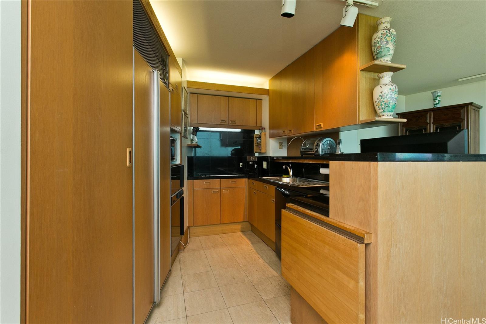 Nauru Tower condo # 1003, Honolulu, Hawaii - photo 5 of 17