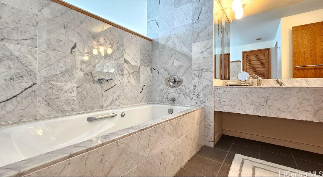 Nauru Tower condo # 1405, Honolulu, Hawaii - photo 13 of 22