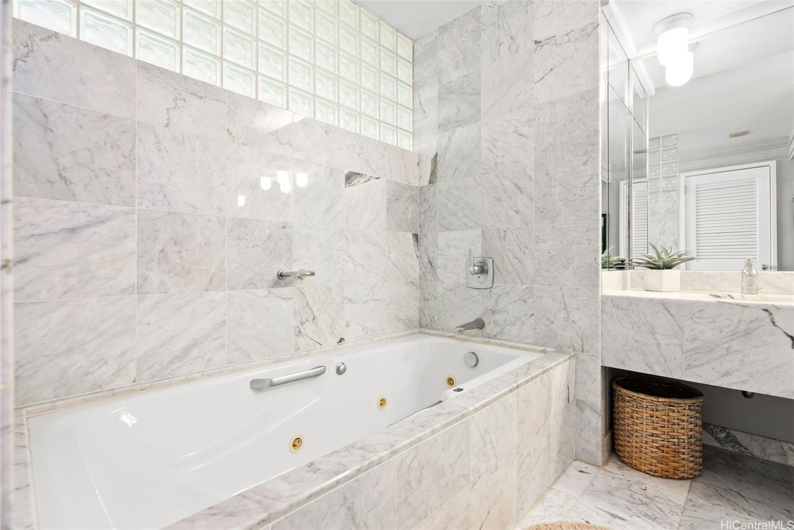 Nauru Tower condo # 1505, Honolulu, Hawaii - photo 13 of 25