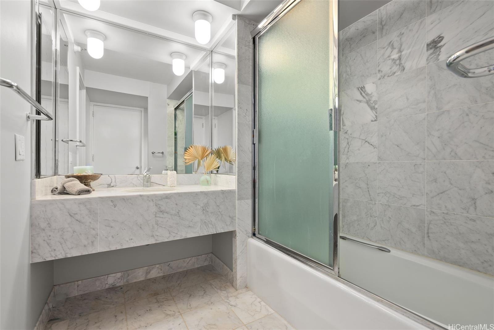 Nauru Tower condo # 1505, Honolulu, Hawaii - photo 18 of 25