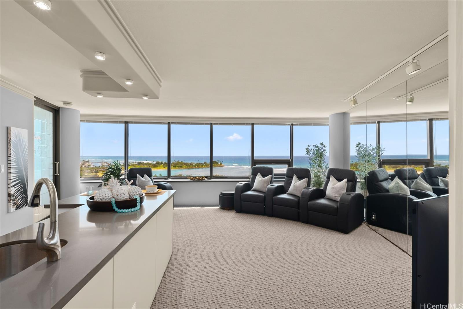 Nauru Tower condo # 1505, Honolulu, Hawaii - photo 4 of 25