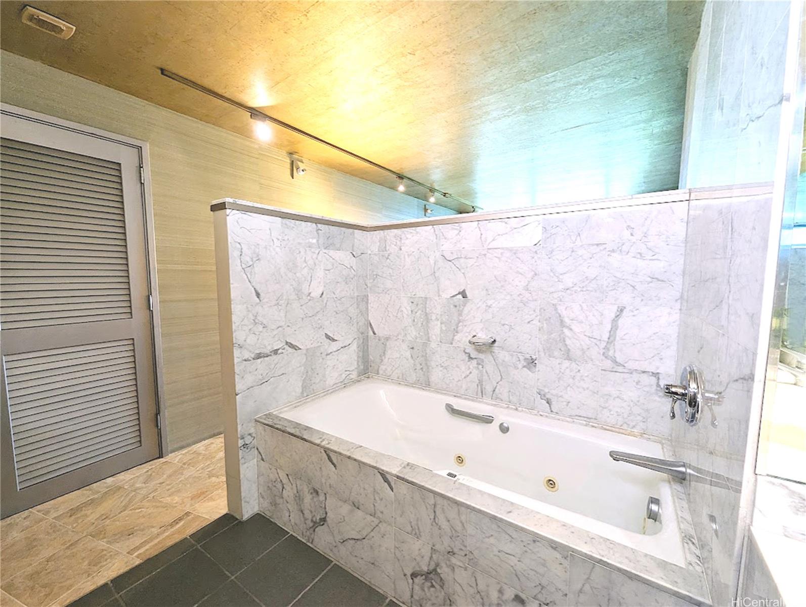 Nauru Tower condo # 2006, Honolulu, Hawaii - photo 8 of 25