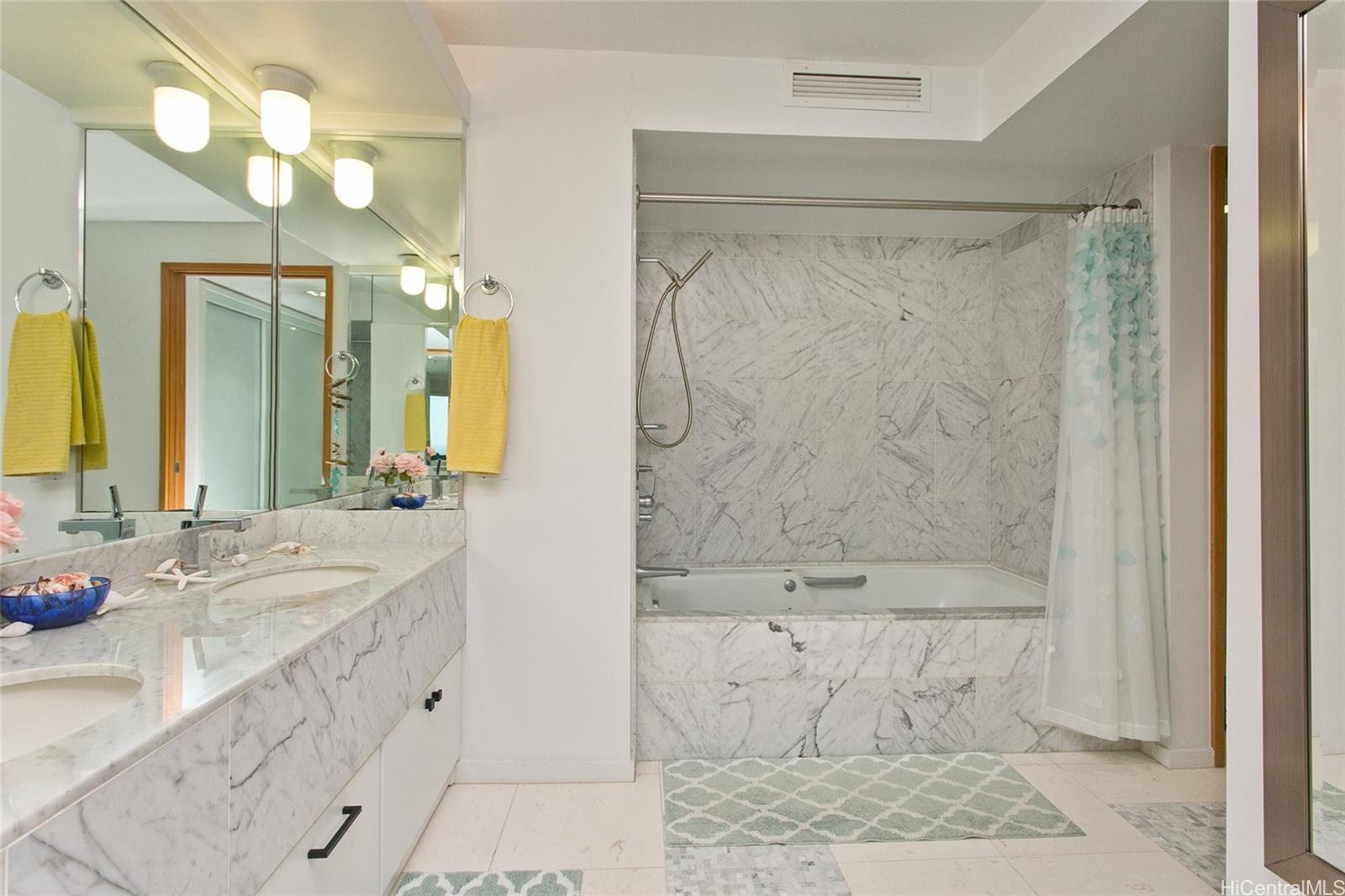 Nauru Tower condo # 2102, Honolulu, Hawaii - photo 8 of 13