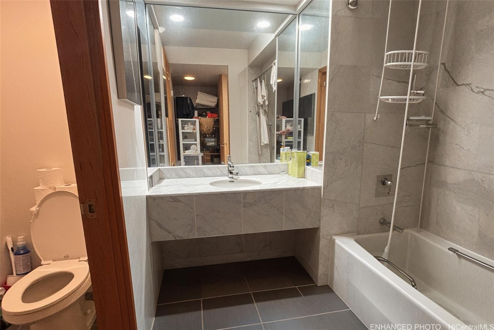 Nauru Tower condo # 2805, Honolulu, Hawaii - photo 5 of 6