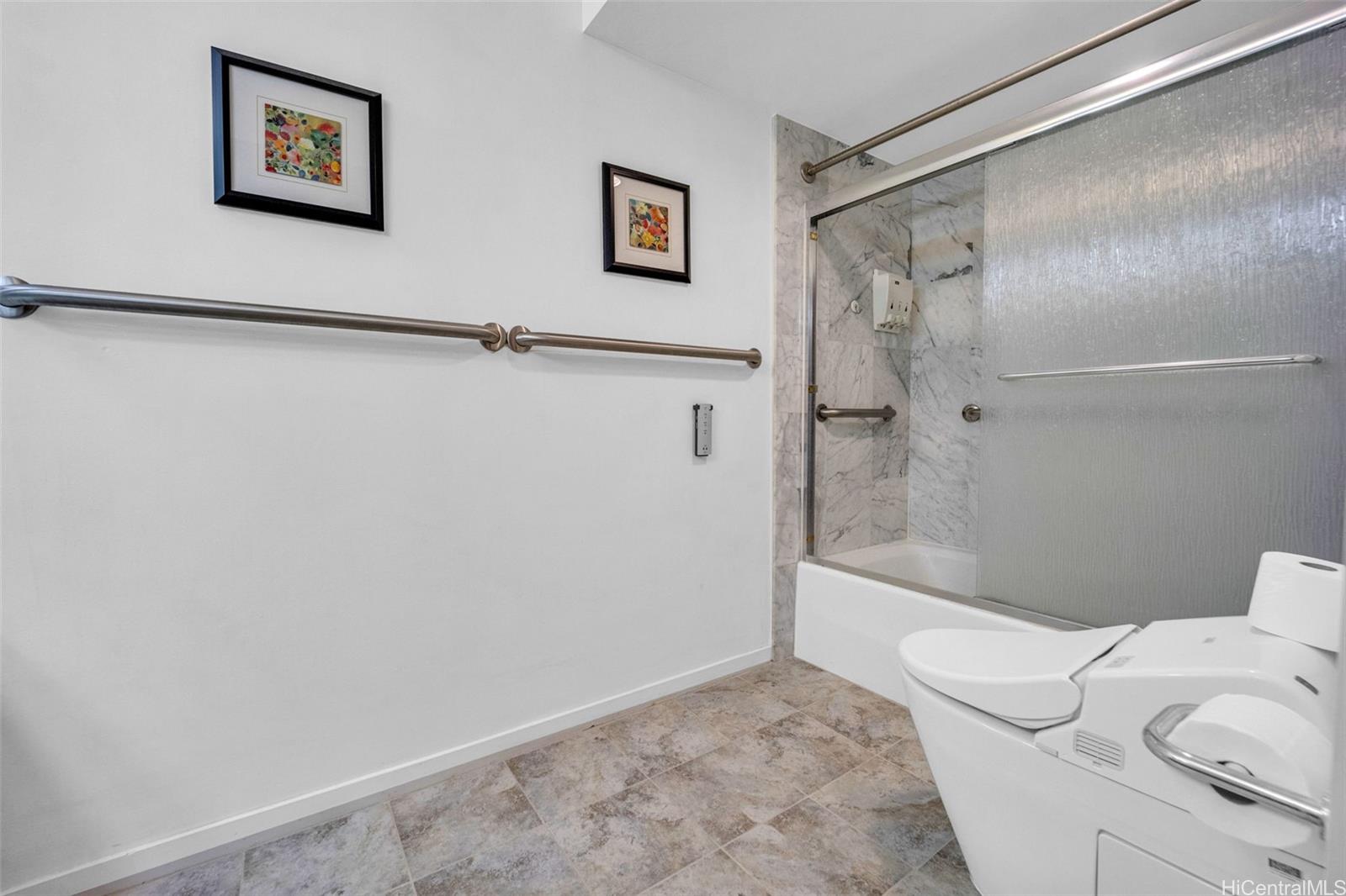 Nauru Tower condo # 2808, Honolulu, Hawaii - photo 13 of 19