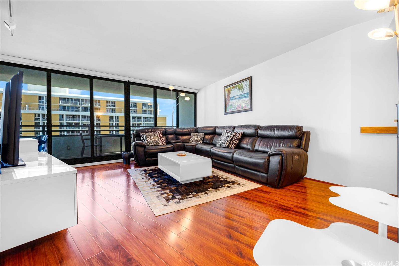 Nauru Tower condo # 2808, Honolulu, Hawaii - photo 4 of 19