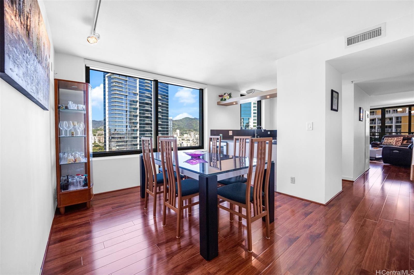 Nauru Tower condo # 2808, Honolulu, Hawaii - photo 5 of 19