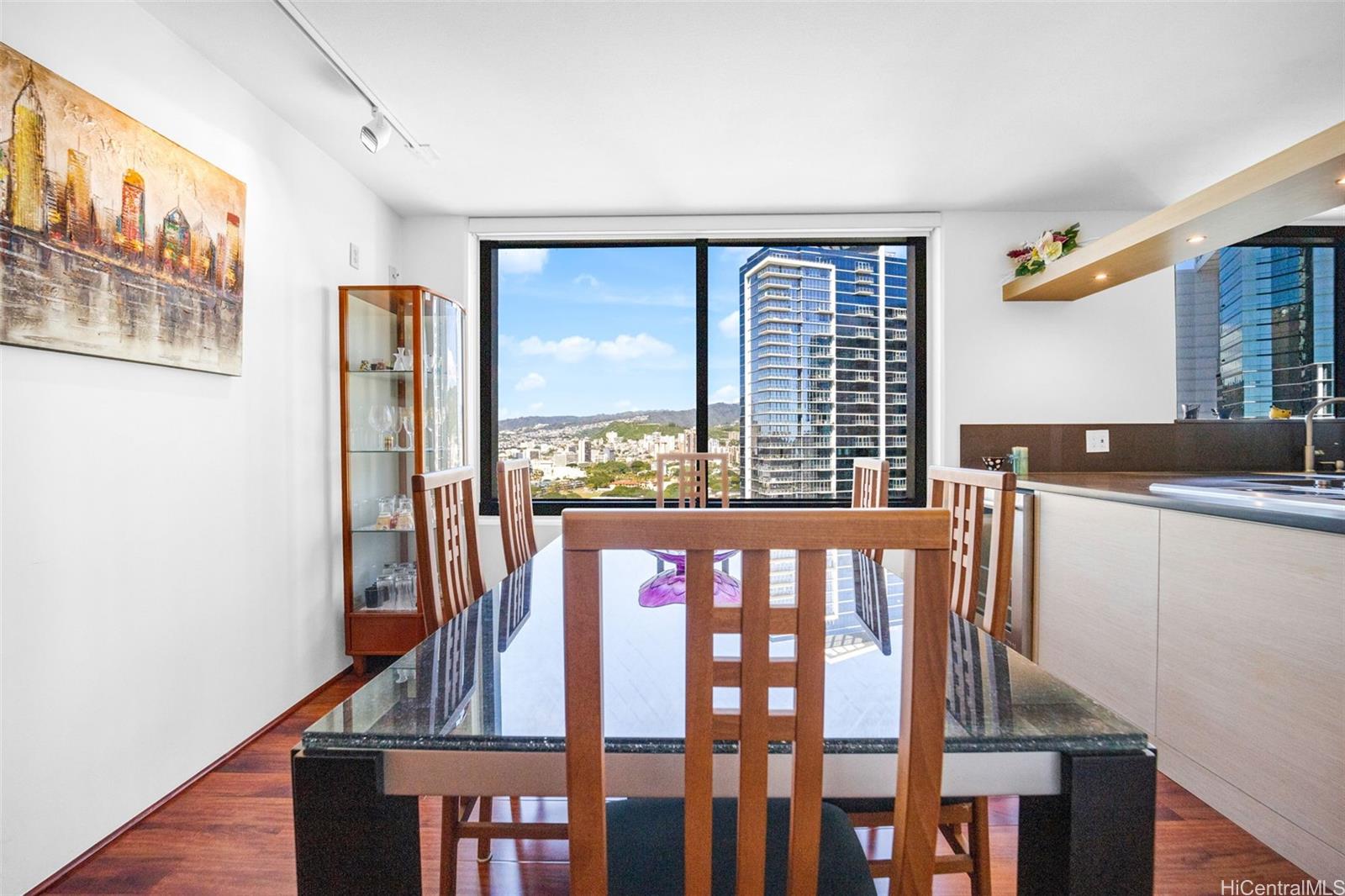 Nauru Tower condo # 2808, Honolulu, Hawaii - photo 6 of 19