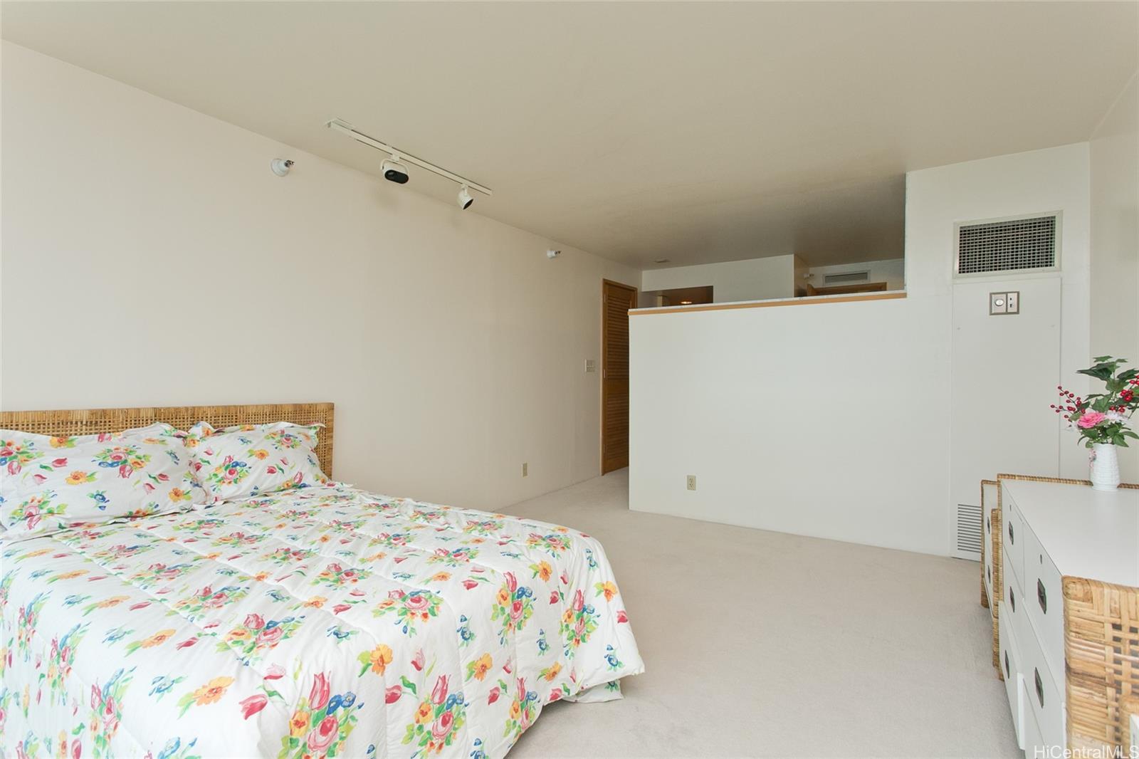 Nauru Tower condo # 2904, Honolulu, Hawaii - photo 14 of 22