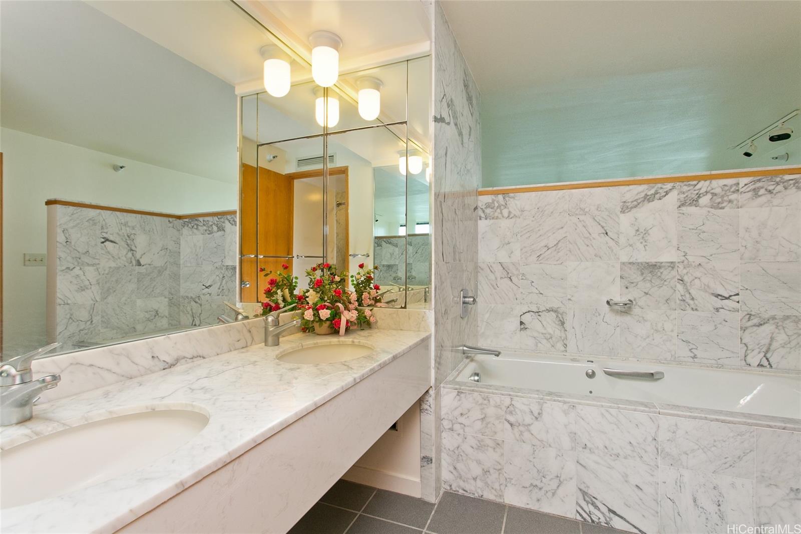 Nauru Tower condo # 2904, Honolulu, Hawaii - photo 15 of 22