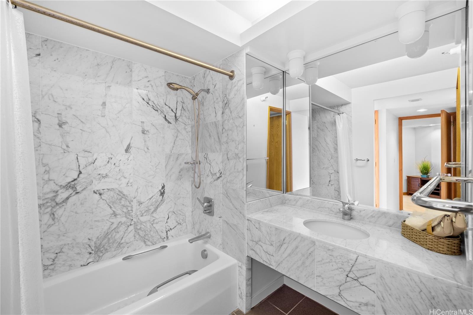 Nauru Tower condo # 3203, Honolulu, Hawaii - photo 13 of 25