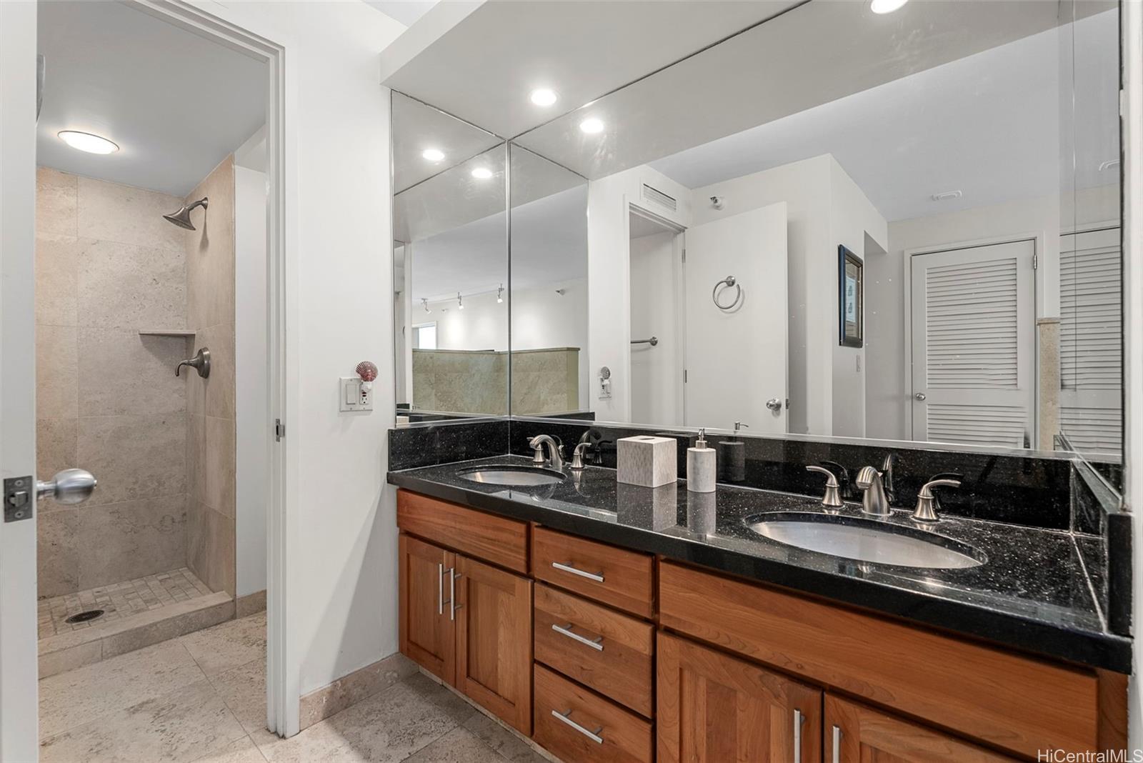 Nauru Tower condo # 3204, Honolulu, Hawaii - photo 11 of 23