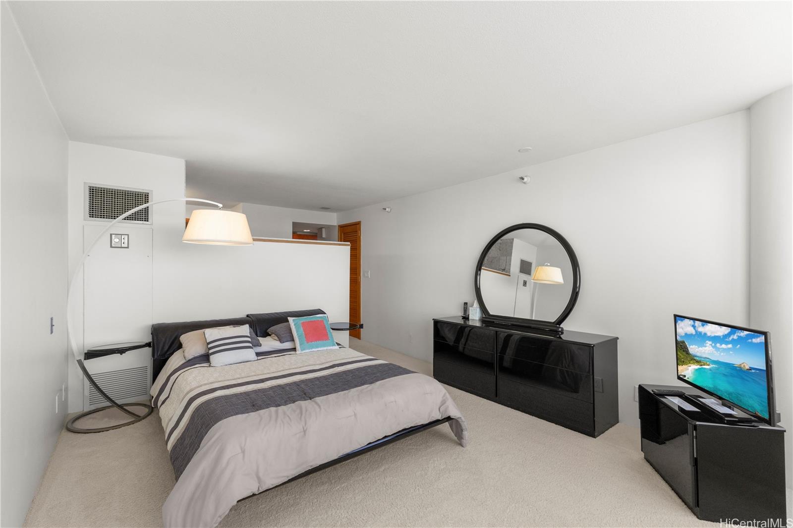 Nauru Tower condo # 3305, Honolulu, Hawaii - photo 11 of 25