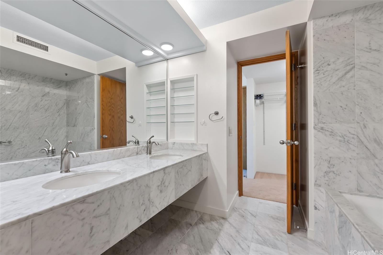 Nauru Tower condo # 3408, Honolulu, Hawaii - photo 15 of 25