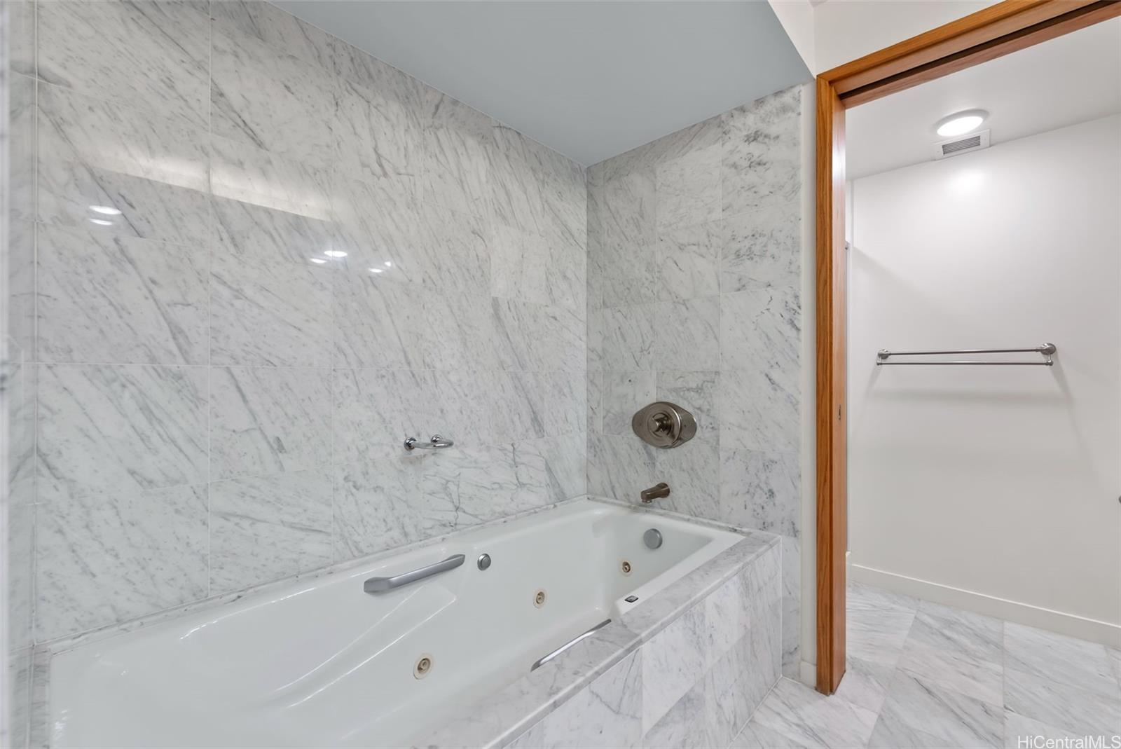 Nauru Tower condo # 3408, Honolulu, Hawaii - photo 16 of 25