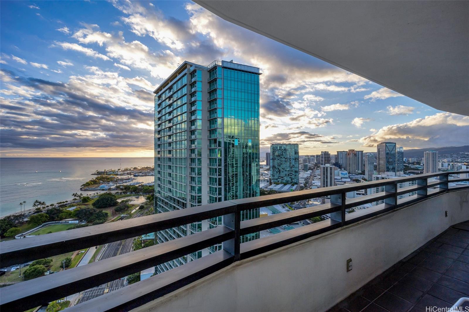 Nauru Tower condo # 3501, Honolulu, Hawaii - photo 2 of 25