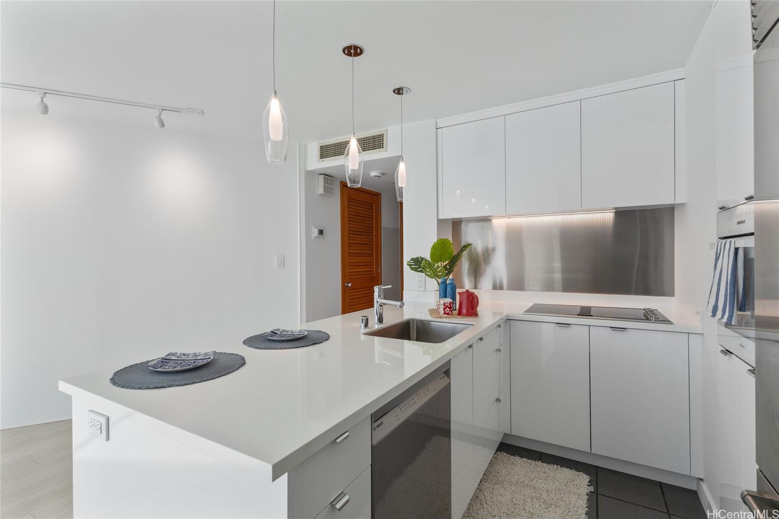 Nauru Tower condo # 3607, Honolulu, Hawaii - photo 6 of 18