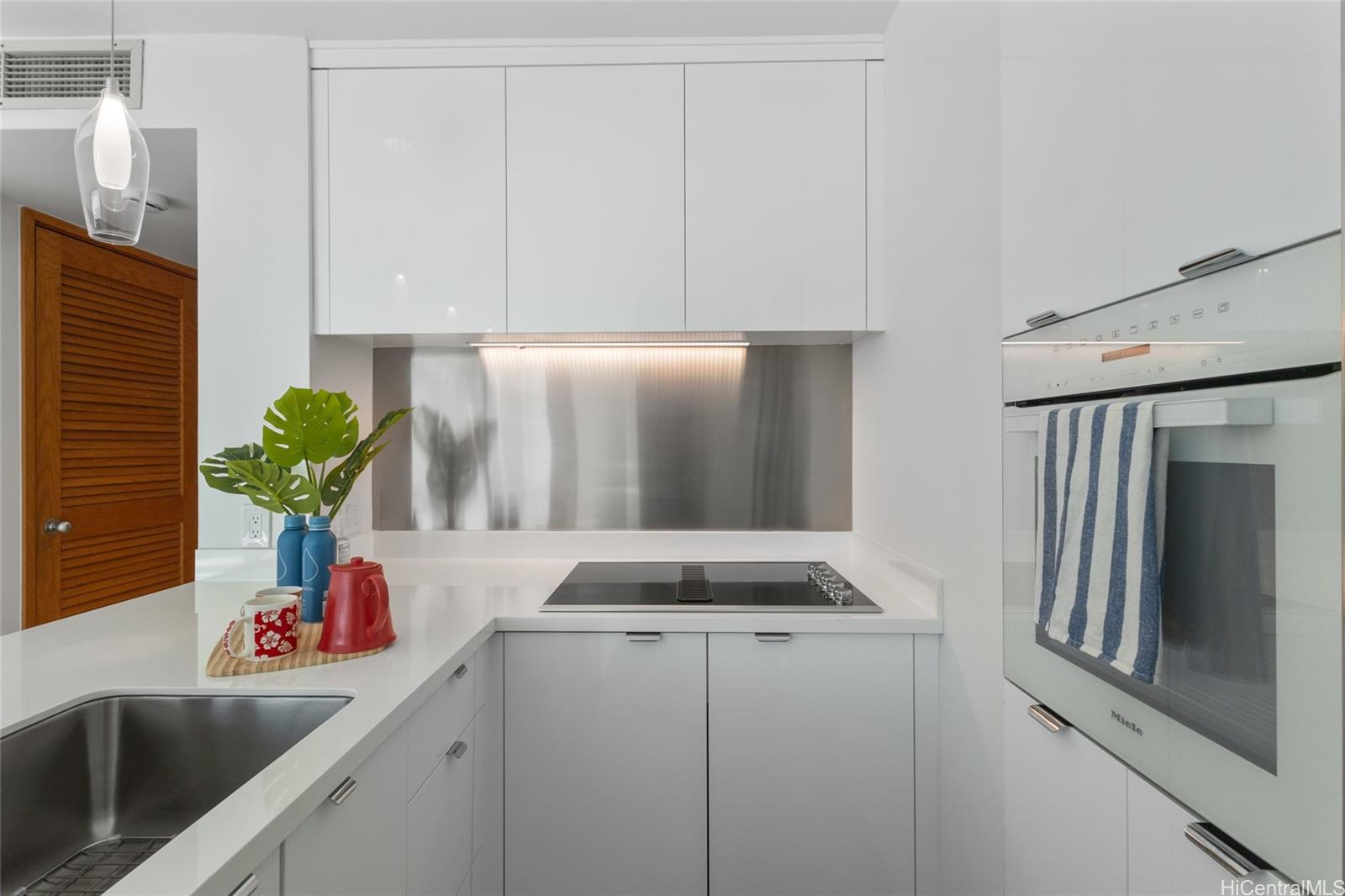 Nauru Tower condo # 3607, Honolulu, Hawaii - photo 5 of 15