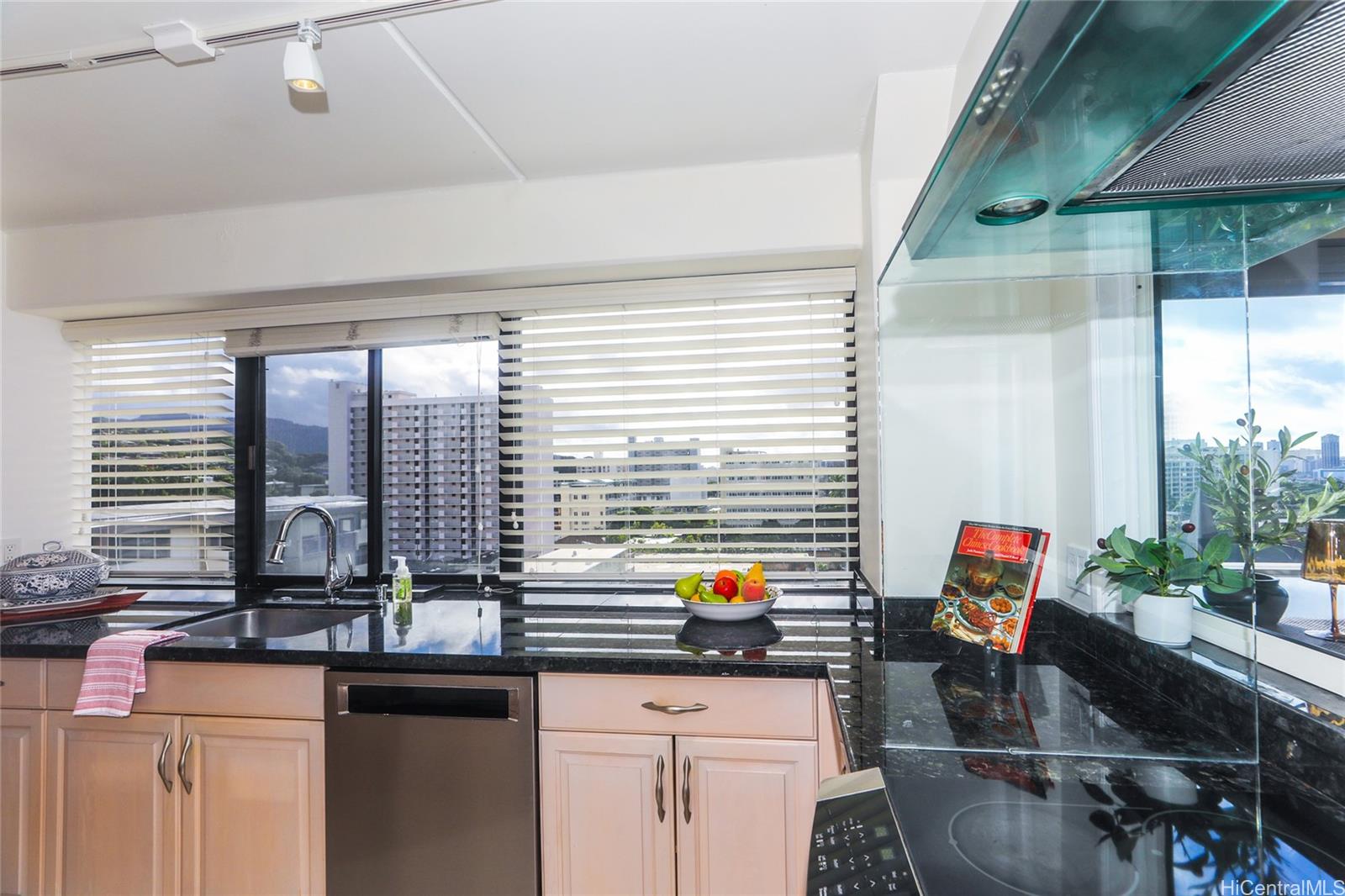 Makiki Regent condo # PH2, Honolulu, Hawaii - photo 5 of 25