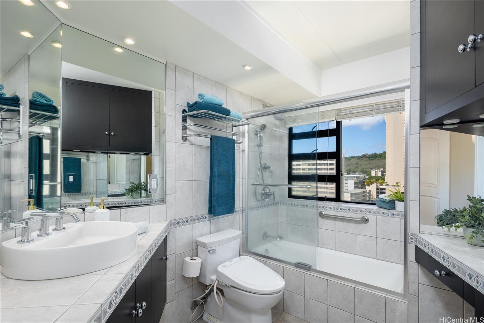 Makiki Regent condo # PH2, Honolulu, Hawaii - photo 17 of 25