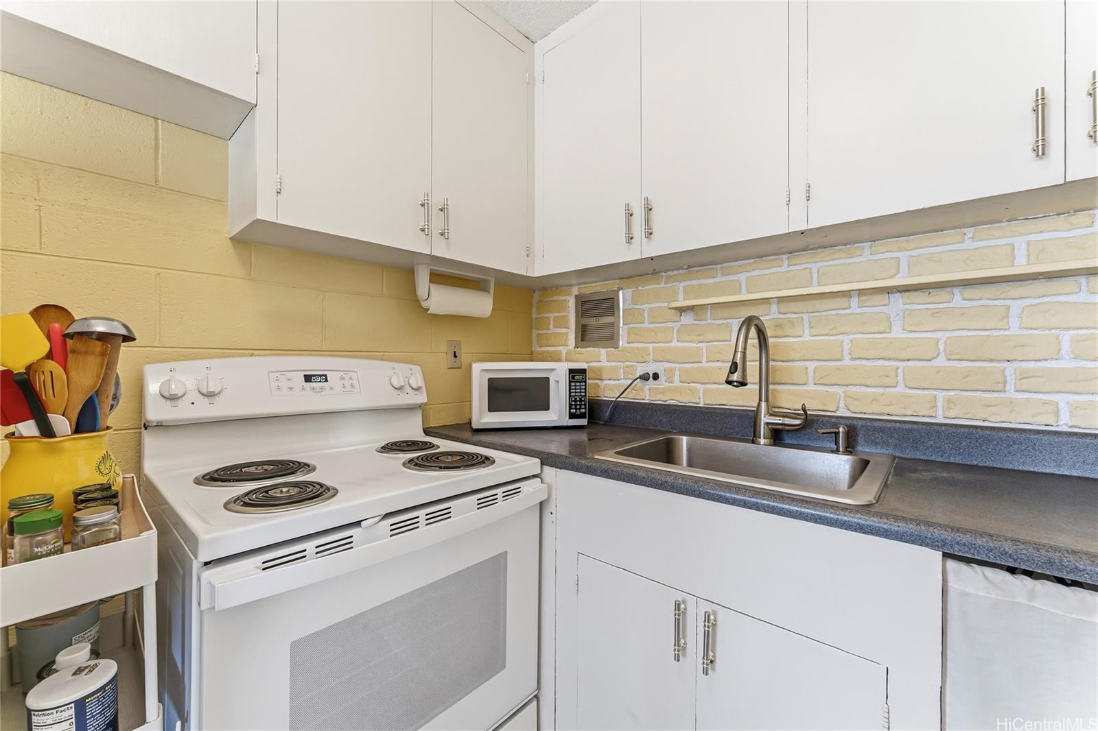 1330 Wilder condo # 306, Honolulu, Hawaii - photo 11 of 25