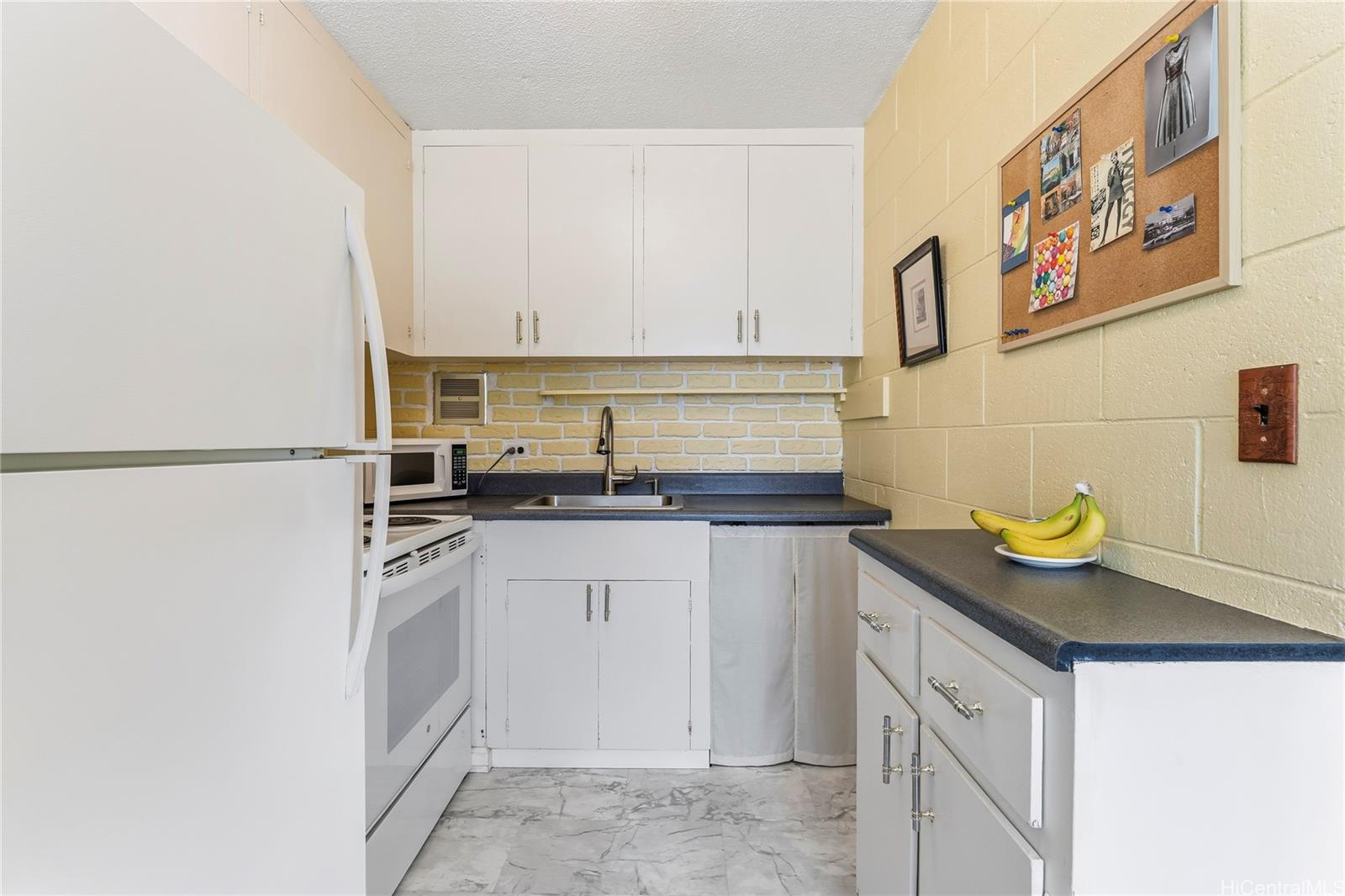 1330 Wilder condo # 306, Honolulu, Hawaii - photo 12 of 25