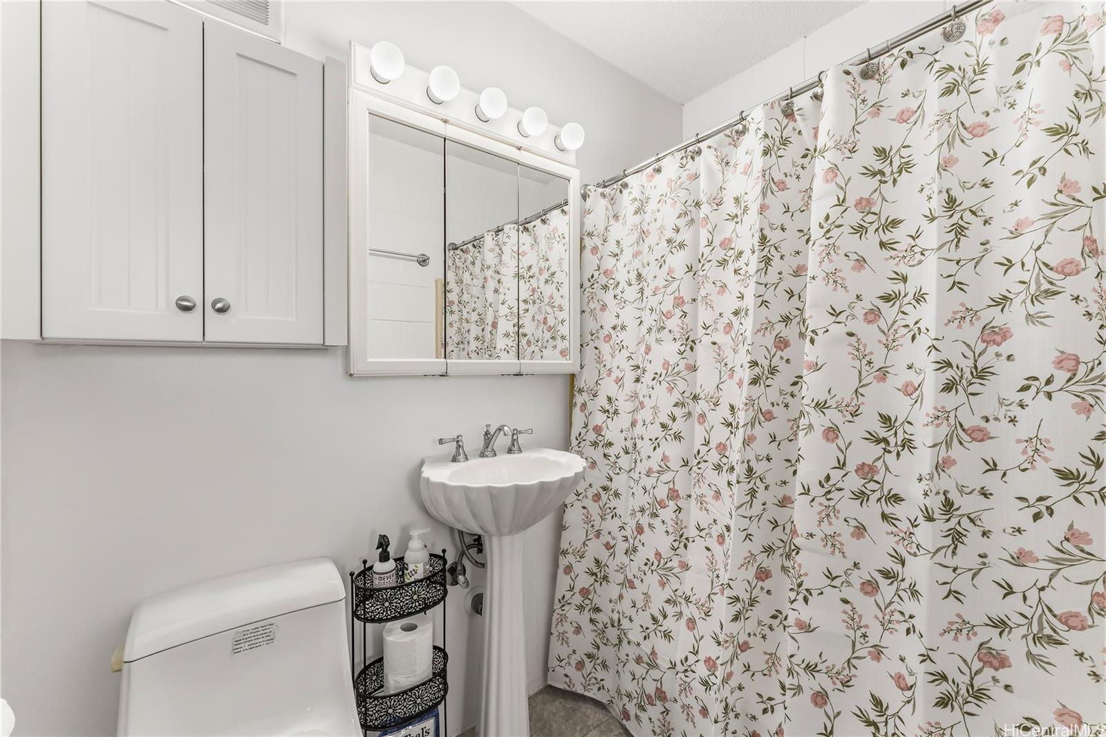 1330 Wilder condo # 306, Honolulu, Hawaii - photo 16 of 25