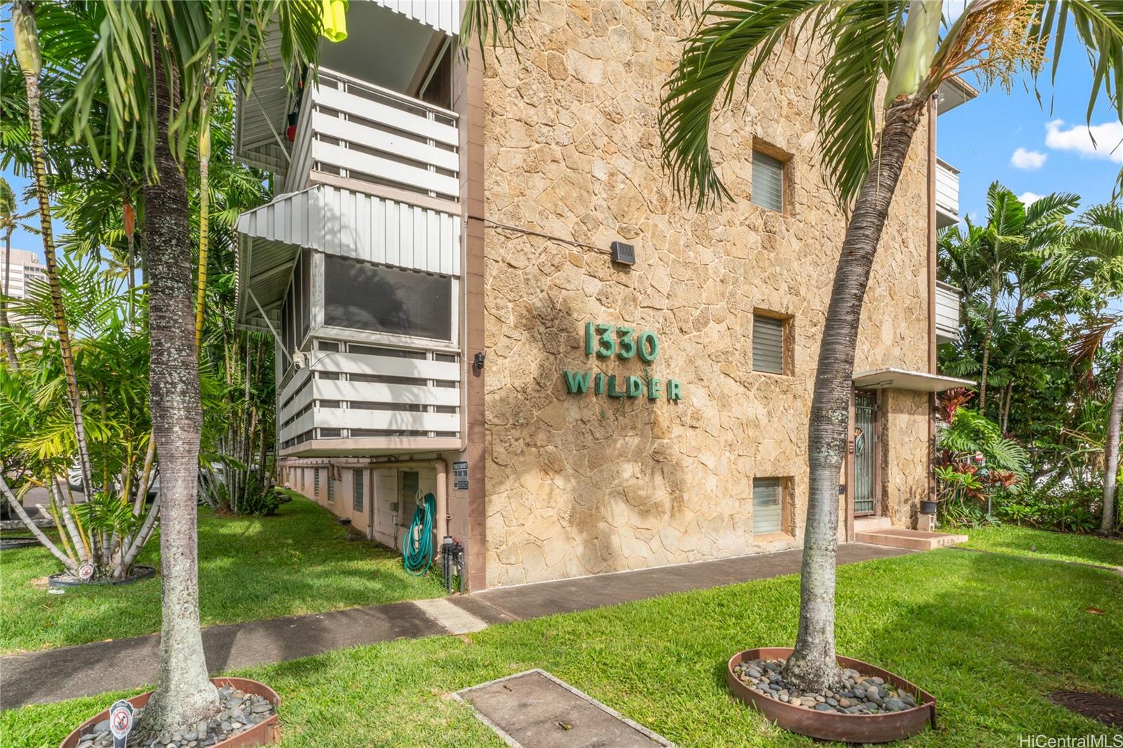 1330 Wilder condo # 306, Honolulu, Hawaii - photo 21 of 25