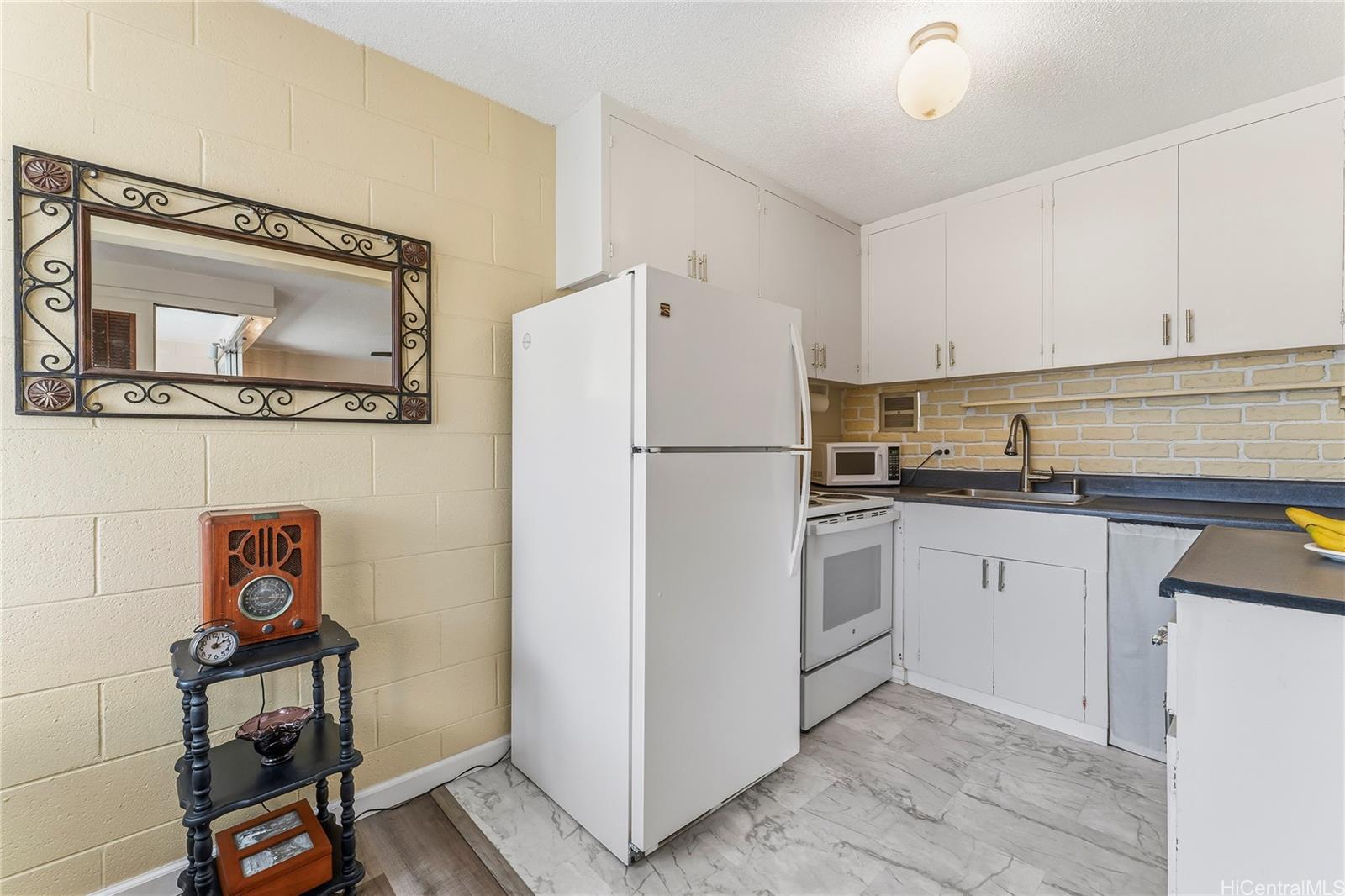 1330 Wilder condo # 306, Honolulu, Hawaii - photo 10 of 25