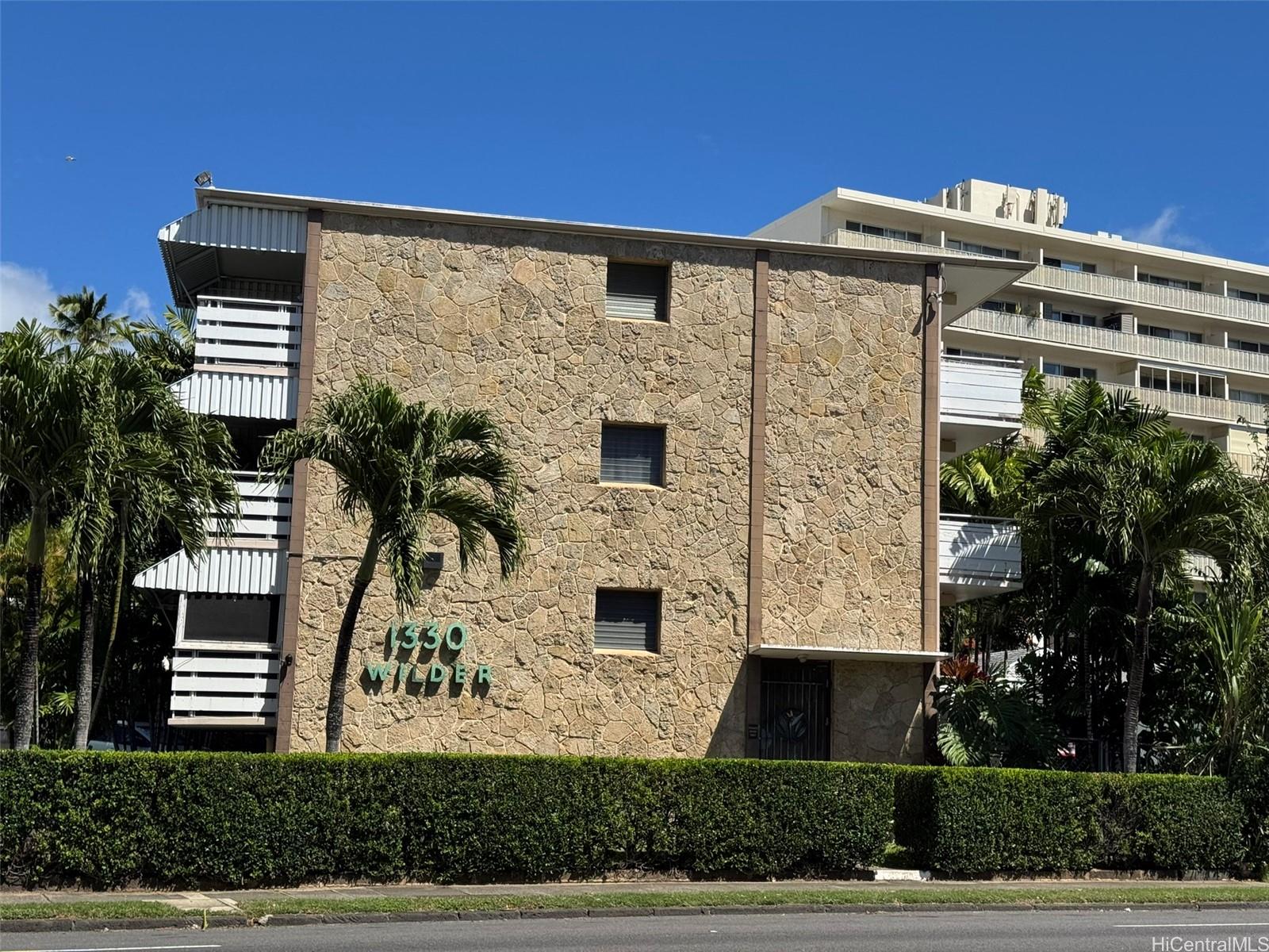 1330 Wilder Ave Honolulu - Rental - photo 2 of 17