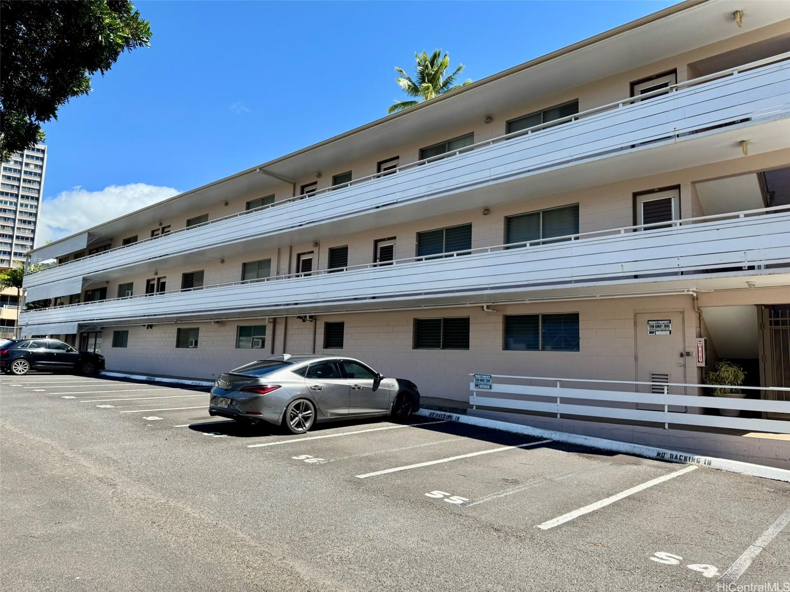 1330 Wilder Ave Honolulu - Rental - photo 12 of 17